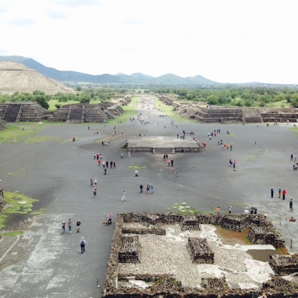 mexico-teotihuacan-chausée des morts